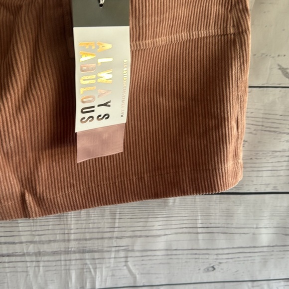 Almost Famous High rise skirt NWT - Picture 3 of 5